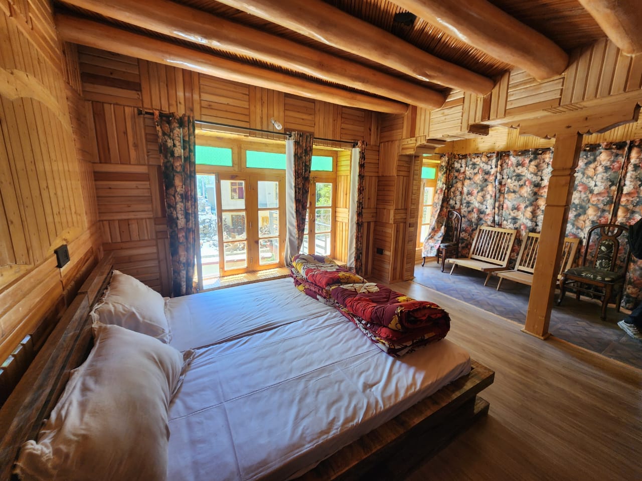 White Lotus - Tap to explore photos