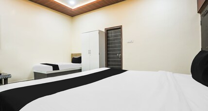 OYO Collection O Jagannath Mandir Road Formerly Paradise Residency Room Type - Deluxe OYO Collection O Jagannath Mandir Road Formerly Paradise Residency Room Type - Deluxe