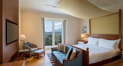 Regent PORTO MONTENEGRO Room Type - 1 King Premium Mountain View