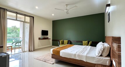 Hotel Sadhana Executive Room Type - Royal Room (Parking View)