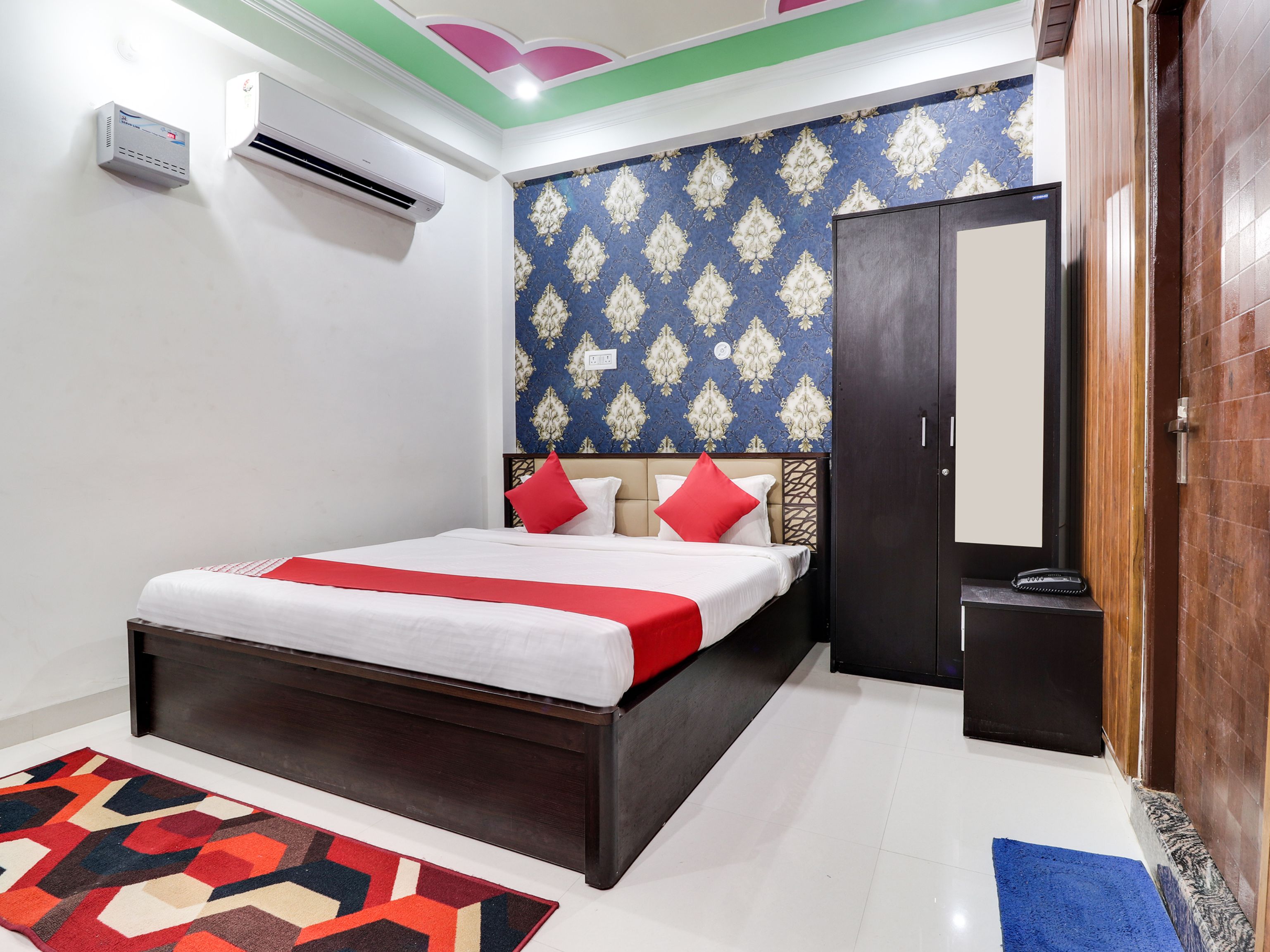 HOTEL O YASH LEGACY INN - Tap to explore photos