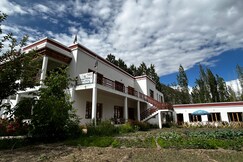 Sandfield Guest House | Rooms & Caretaker