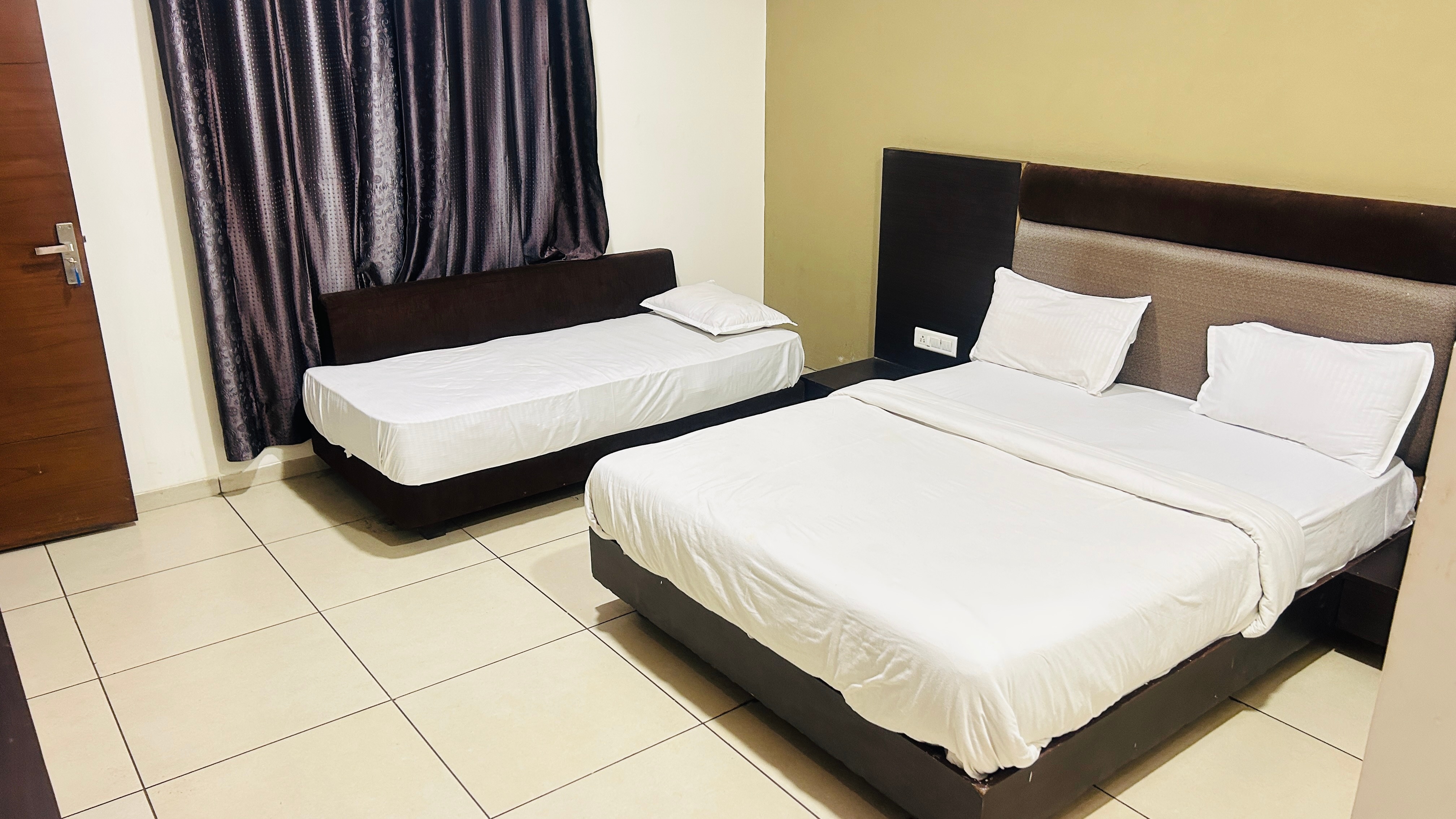 hotel shreeji retreat - Tap to explore photos