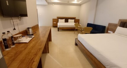 JHAROKHA PALACE Room Type - Suite Room