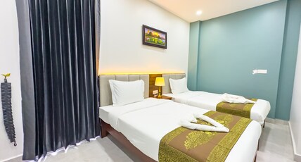 C-Hotel Room Type - Deluxe Twins