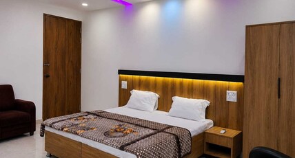 SPOT ON BHAVYA INN Room Type - Classic