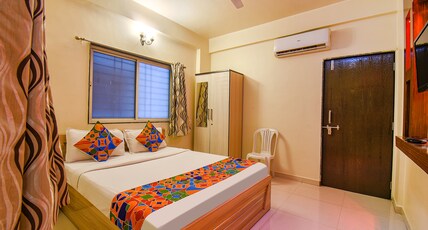 FabHotel 4 Star Executive - Nr. World Trade Centre Room Type - Deluxe Room