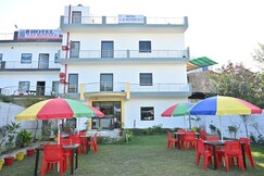 A.D Residency 800 metres from taj mahal