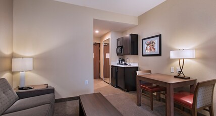 Holiday Inn Express & Suites Austin NW - Four Points, an IHG Hotel Room Type - 1 King Bed Suite Mobil Access Tub