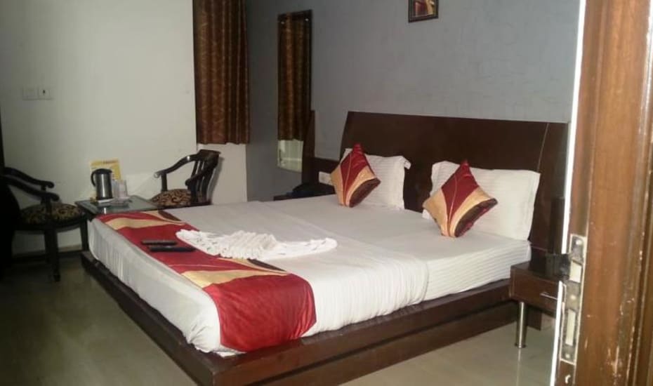 Hotel Udhav Palace - Tap to explore photos