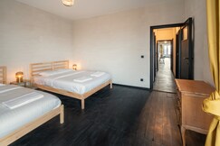 Cozy 2BR/14P Apartment - Central Antwerp