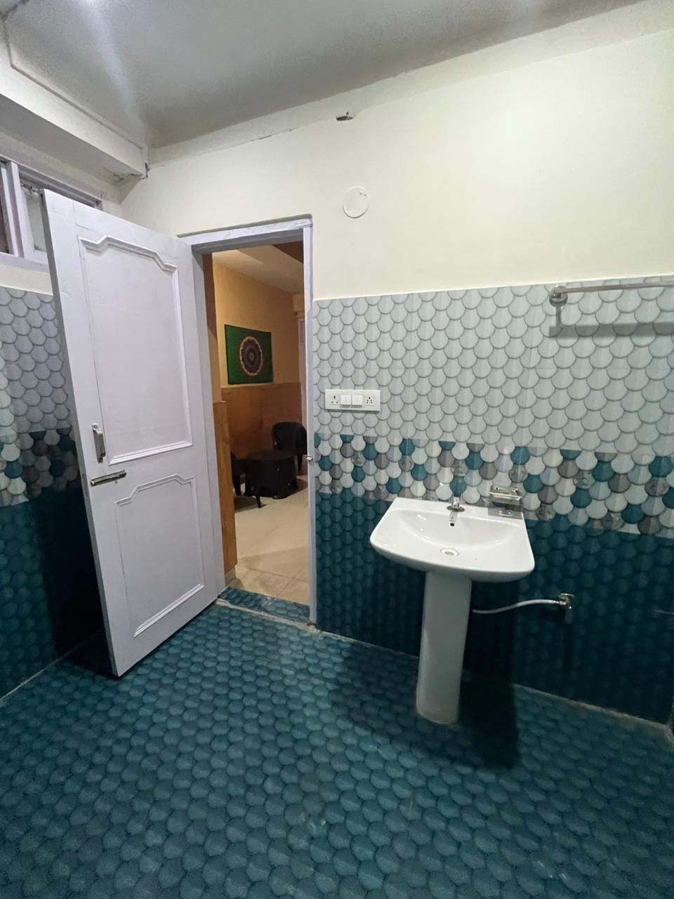 Haripurdhar Hills Homestay - Tap to explore photos