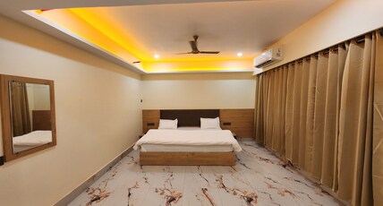 Ashoka Hotel Room Type - LUXURY BATH TUB SUPERIOR - 302 -MOUNTAIN VIEW