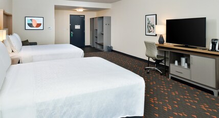 Holiday Inn FORT WORTH - ALLIANCE Room Type - 2 Queen Suite Communications Accessible