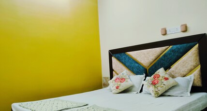 Om Sadan Paying Guest House Ayodhya Dhaam Room Type - 102 Double Bed Room
