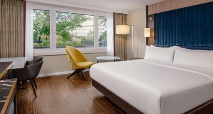Hilton Vienna Danube Waterfront Room Type - KING ACCESSIBLE ROOM