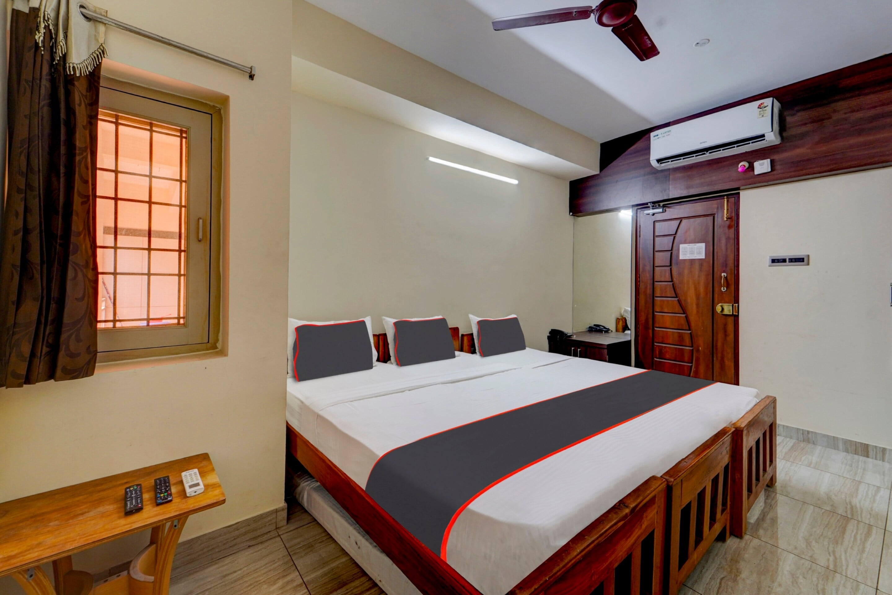 Hotel Sree Annarathna - Tap to explore photos