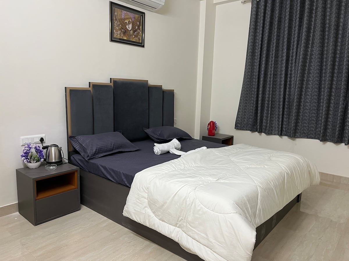 Keyur Apartment 3BHK with pool Table Flat G3 - Tap to explore photos