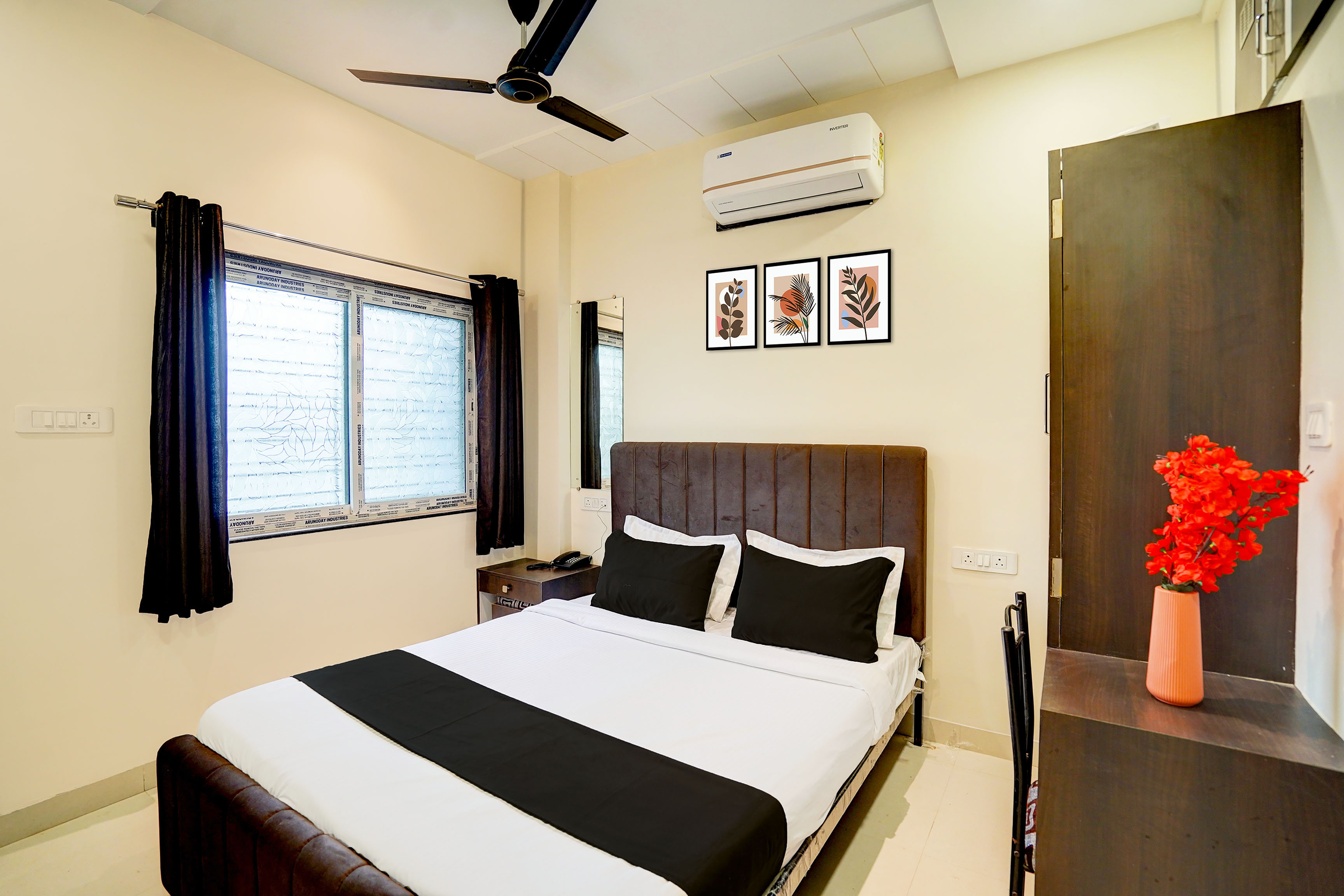 Super Hotel O Manish Nagar - Tap to explore photos