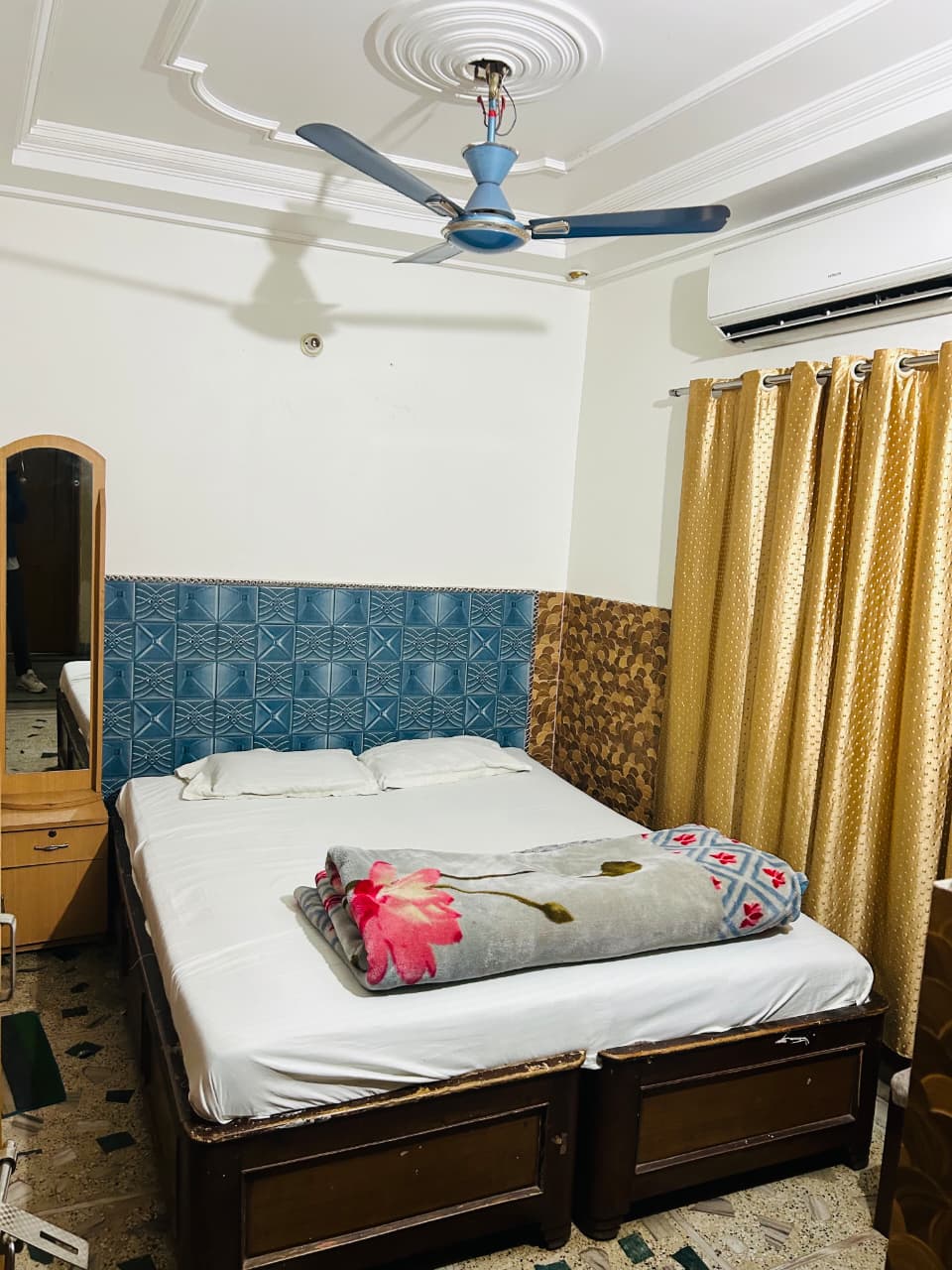 Hotel Sagar 500Meter from Baba Mandir - Tap to explore photos