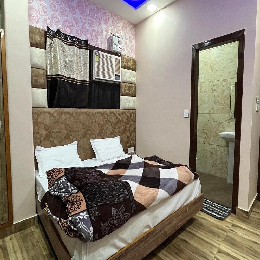 Hotel Elite - Tap to explore photos