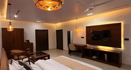 VANVASS HOTEL AND RESORT Room Type - Super Deluxe