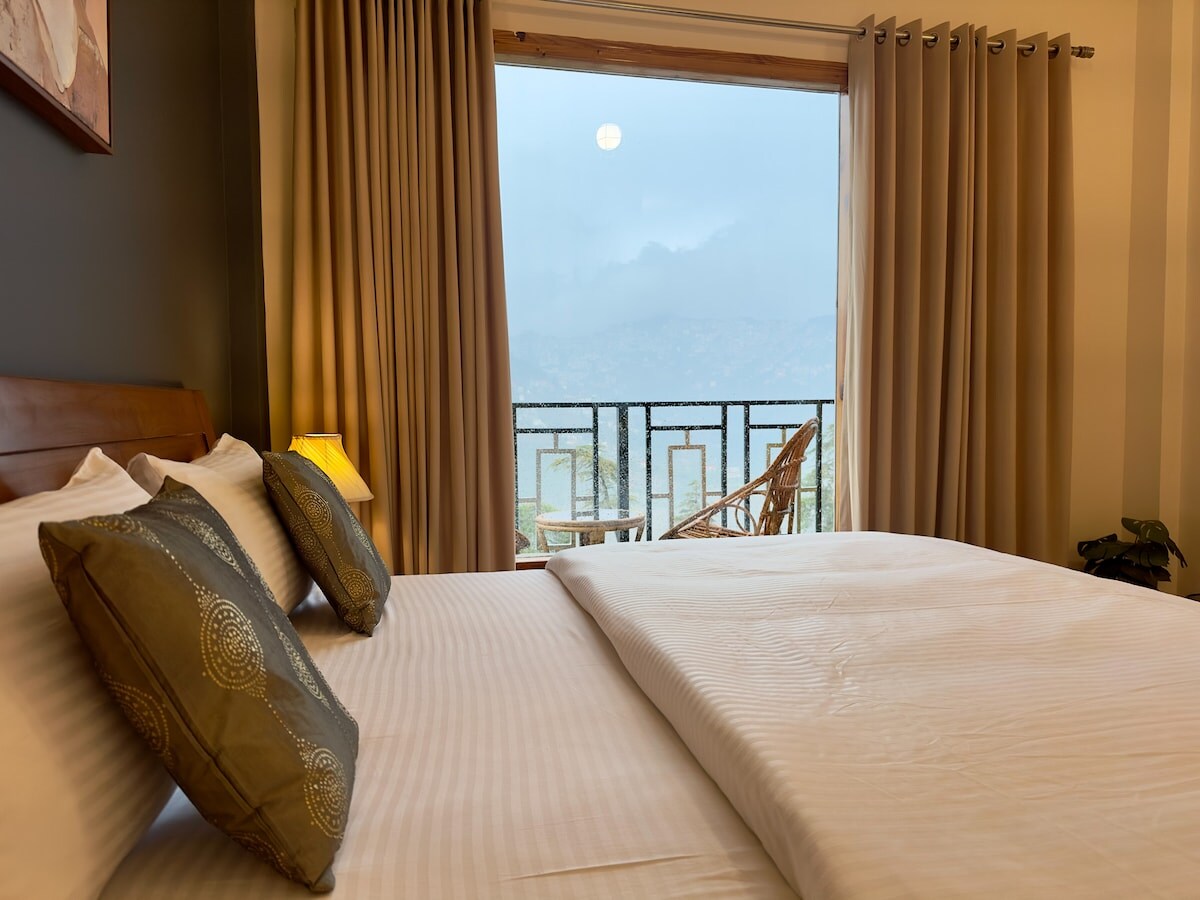 Maple House | Luxury 2BHK with Scenic Views and Peaceful vibes - Tap to explore photos