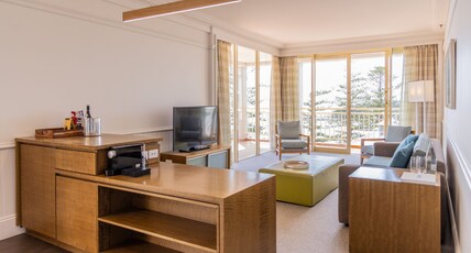 Crowne Plaza TERRIGAL Room Type - Terrace Suite Club Access Crowne Plaza TERRIGAL Room Type - Terrace Suite Club Access