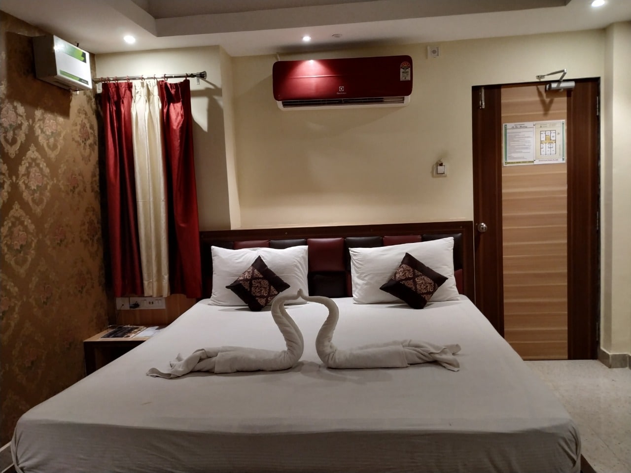 Hotel Sea View Residency - Tap to explore photos