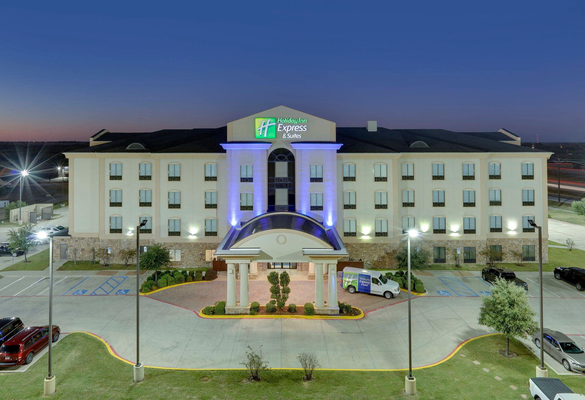Holiday Inn Express & Suites Denton UNT- Twu - Tap to explore photos