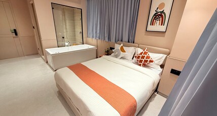 HOTEL FUN REGENCY Room Type - Premium Suite With Jacuzzi