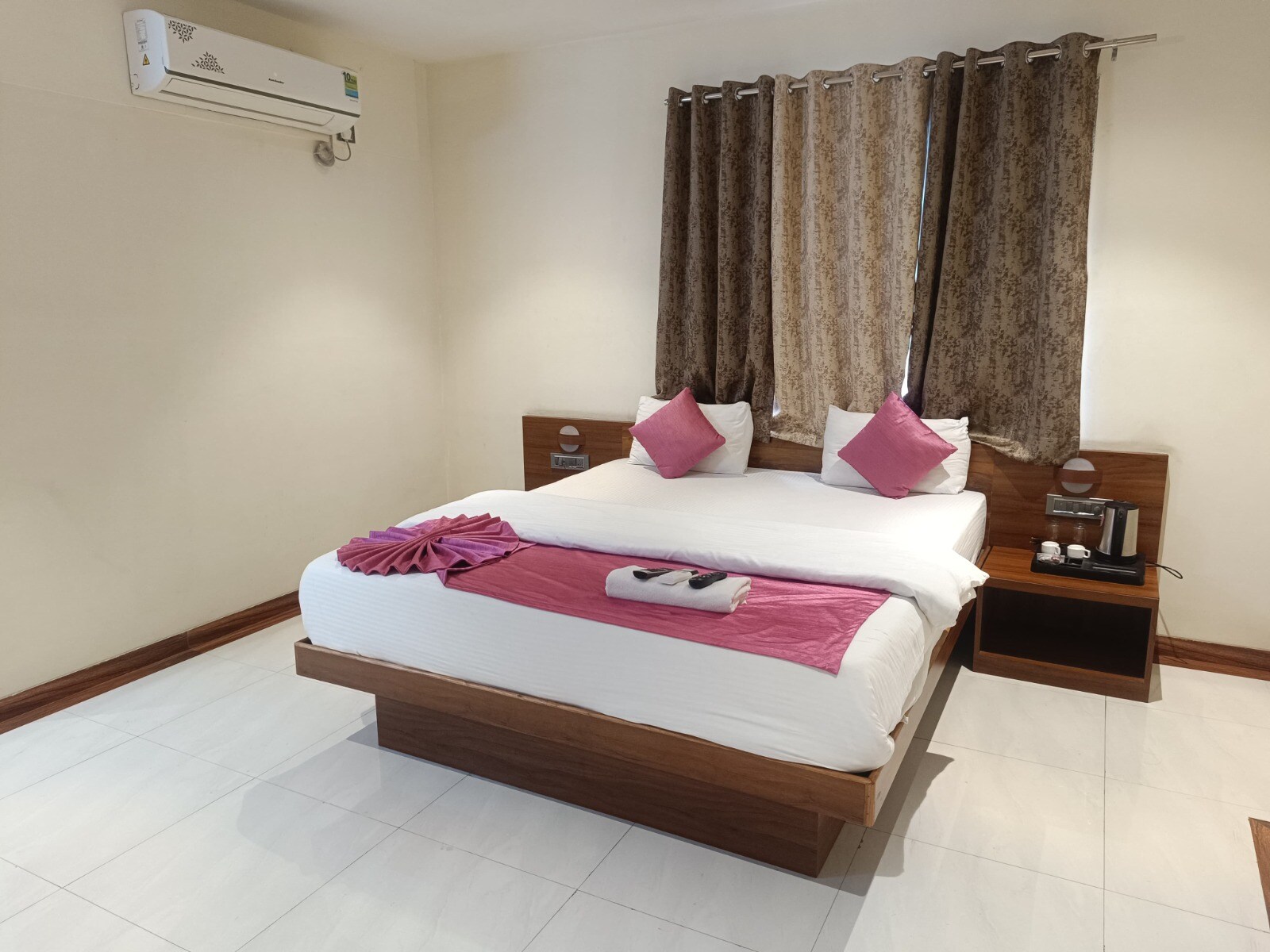 Hotel Shivam Executive - Tap to explore photos