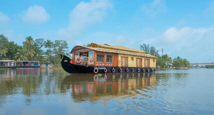 Angel Blue Houseboat Room Type - Three Bedroom Deluxe Houseboat