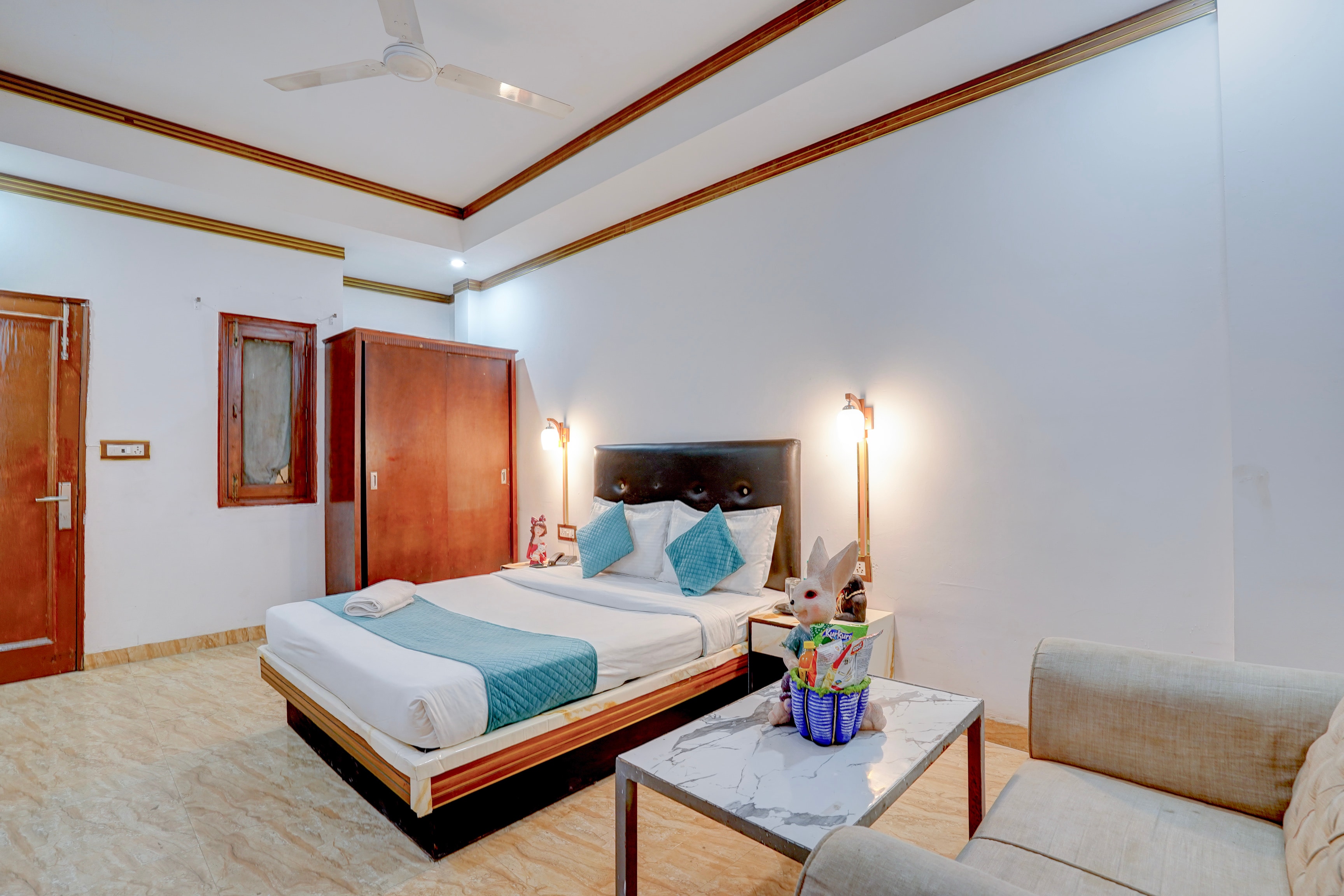 Hotel Sarvwaya inn, Saket - Tap to explore photos