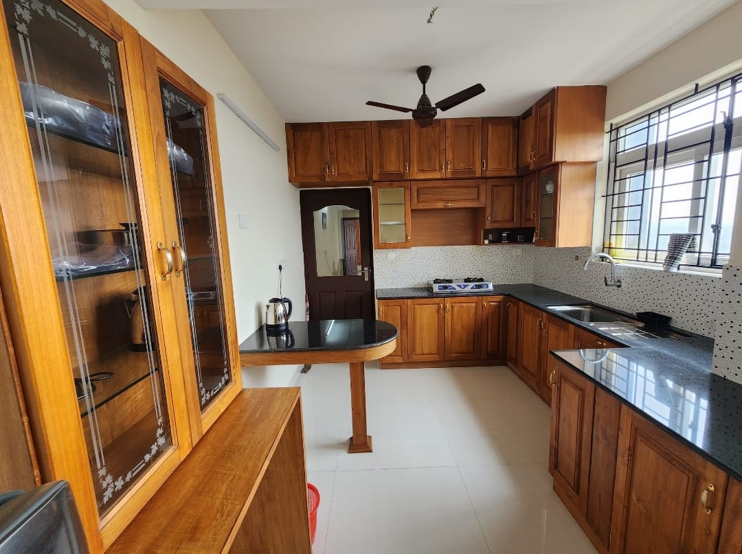 3BHK APARTMENT BY SHARON HOLIDAYS - Tap to explore photos