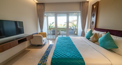 Hawthorn Suites by Wyndham Dwarka Room Type - 1 King Bed, Sunrise Suite, Non-Smoking