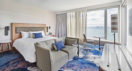 Sable at Navy Pier Chicago, Curio Collection by Hilton Room Type - 1 KING CORNER HIGH FLOOR