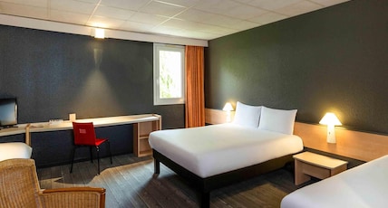 ibis Lannion Cote de Granit Rose Room Type - Room with 1 double bed and twin beds