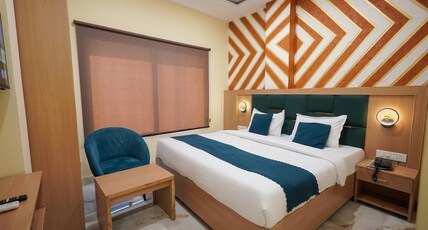 Hotel Divine | 800m from Golden Temple Room Type - Standard Room Park View