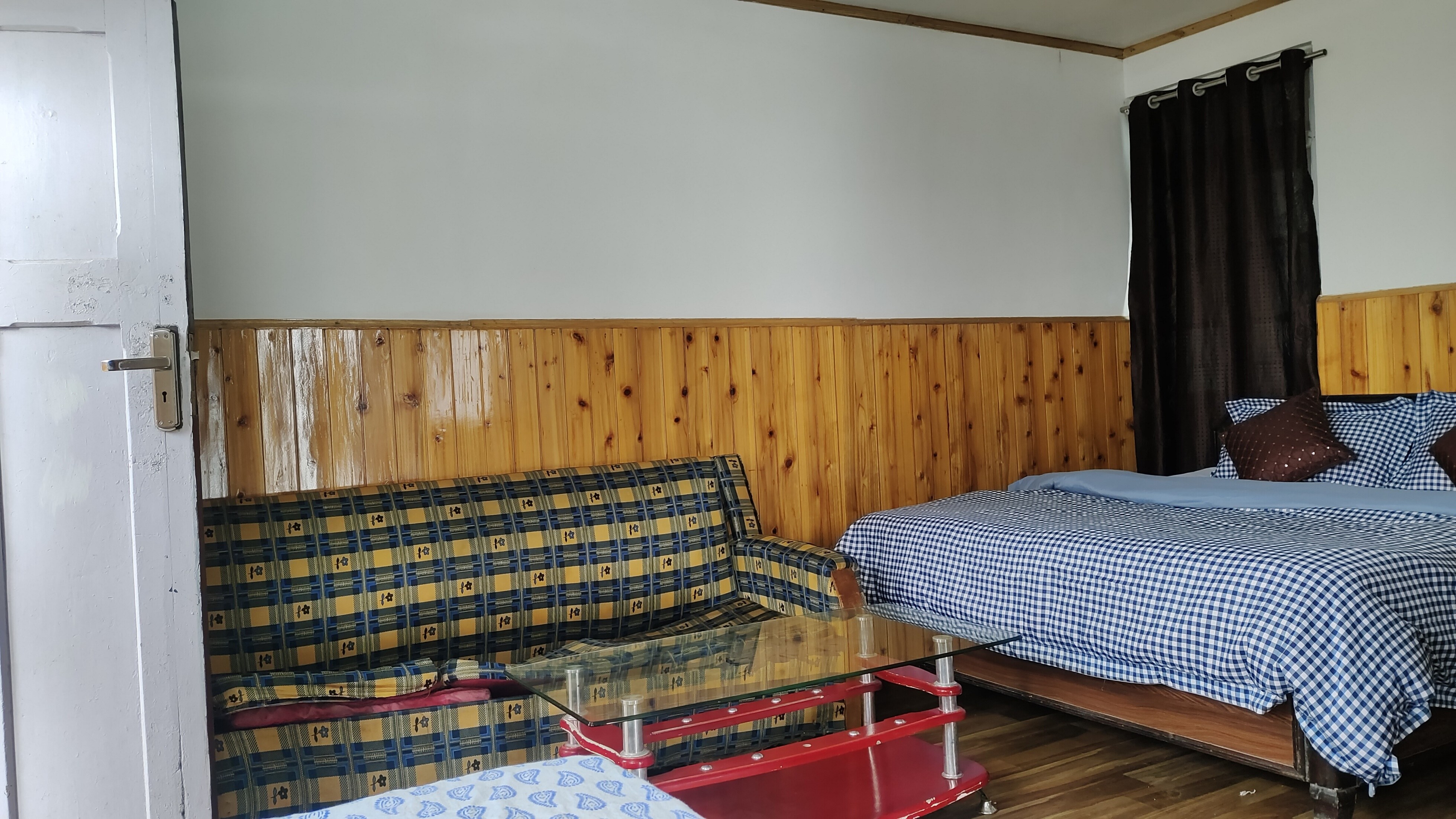 Mountaineers Homestay | Mountain-view Rooms - Tap to explore photos