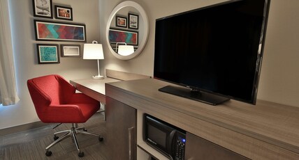 Hampton Inn & Suites Asheville Biltmore Area, NC Room Type - 2QN ACCESSIBLE TUB NS