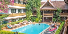 Collection O Khu Mueang near Tha Phae Gate formerly Lai Thai Guesthouse