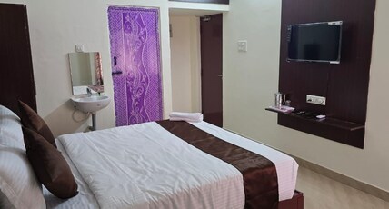 Hotel AMR Residency Room Type - City View King Bed Room