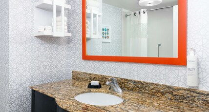 Hampton Inn & Suites by Hilton Murfreesboro Room Type - 2 QNS REFRIG MICRO NONSMOK