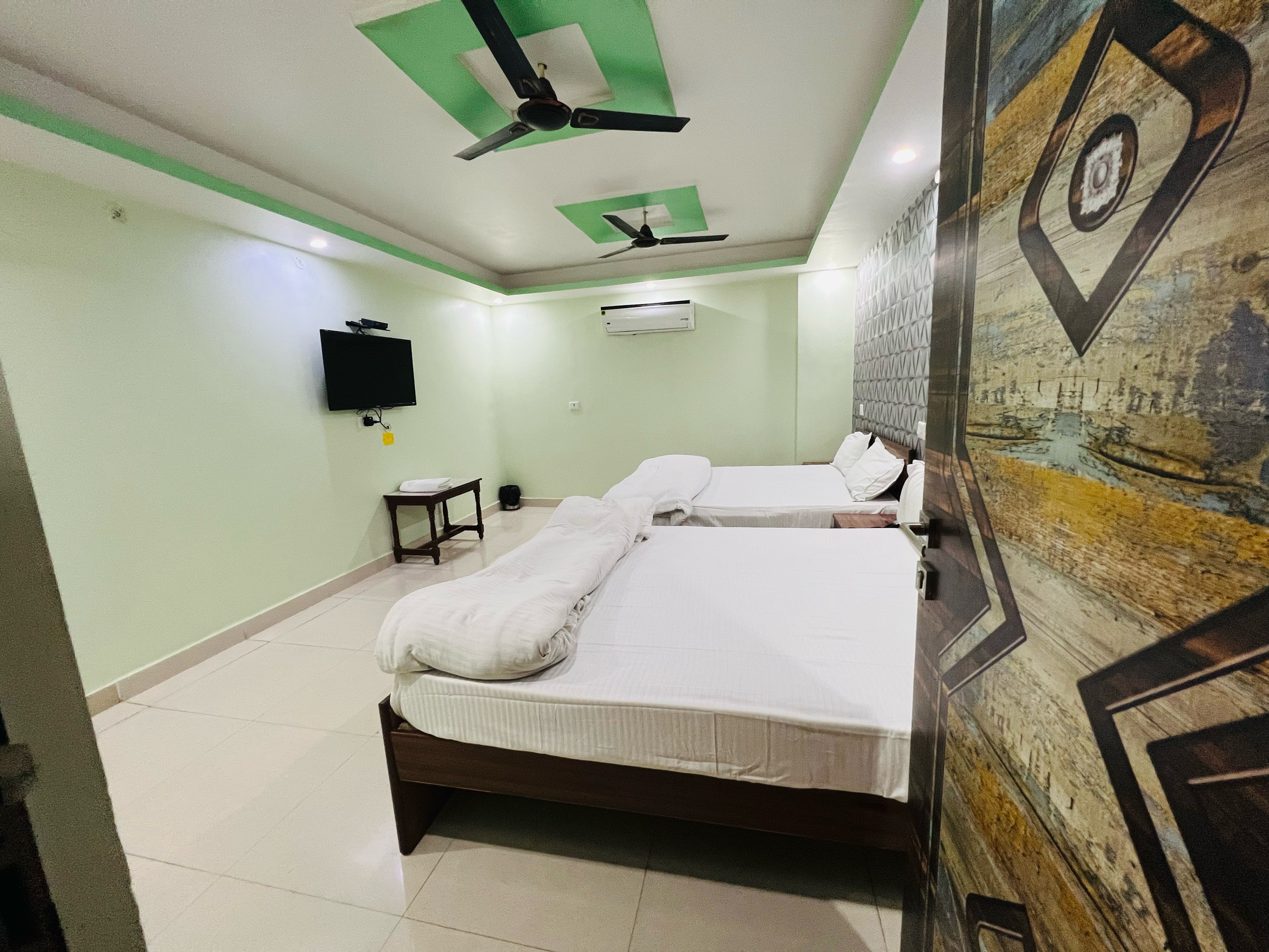 Hotel Rudra Guest Inn - Tap to explore photos