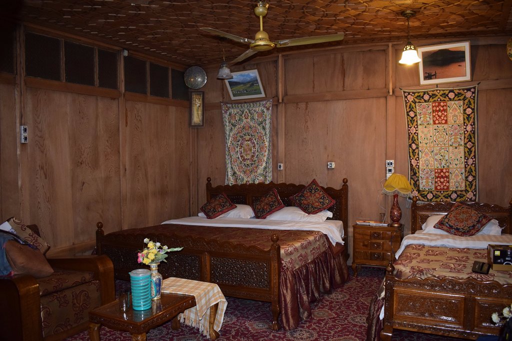 HB New Colombo - Tap to explore photos