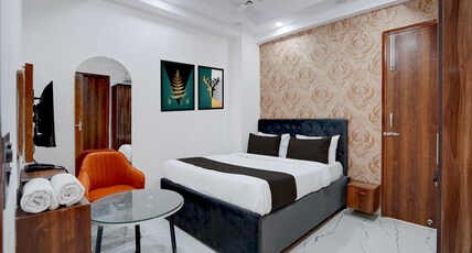 Hotel Aroha A Corporate Suites Near Botanical Garden Metro Station Room Type - Classic