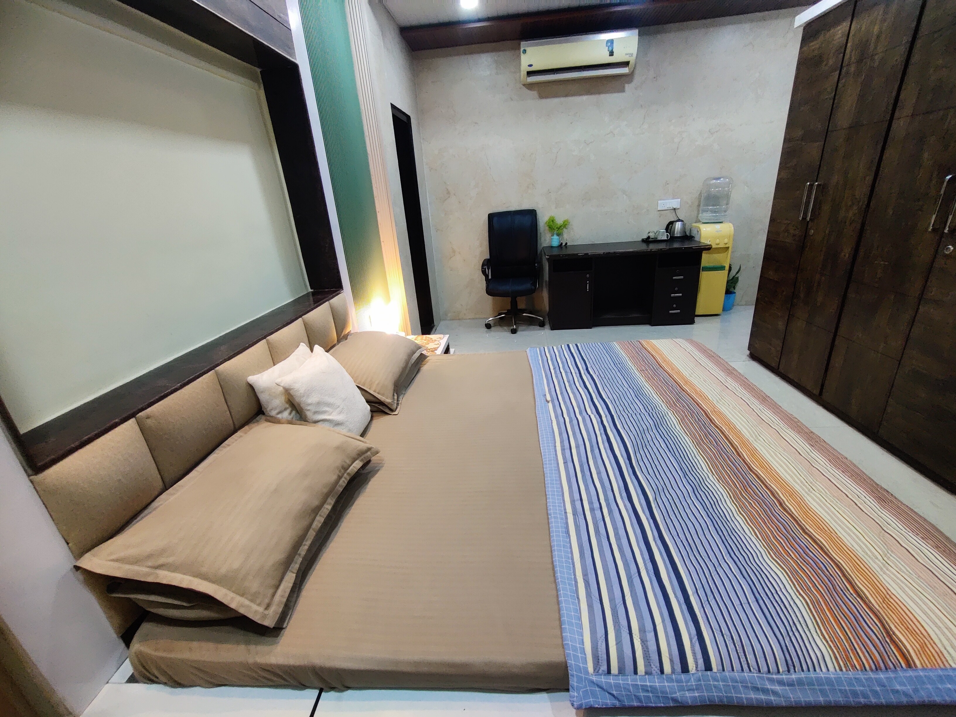 The Nook Ground Floor Suite Pvt Entry AIIMS - Tap to explore photos
