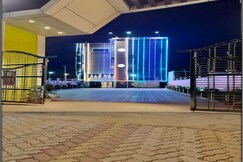 SAROJINI GARDEN HOTEL & RESTAURANT