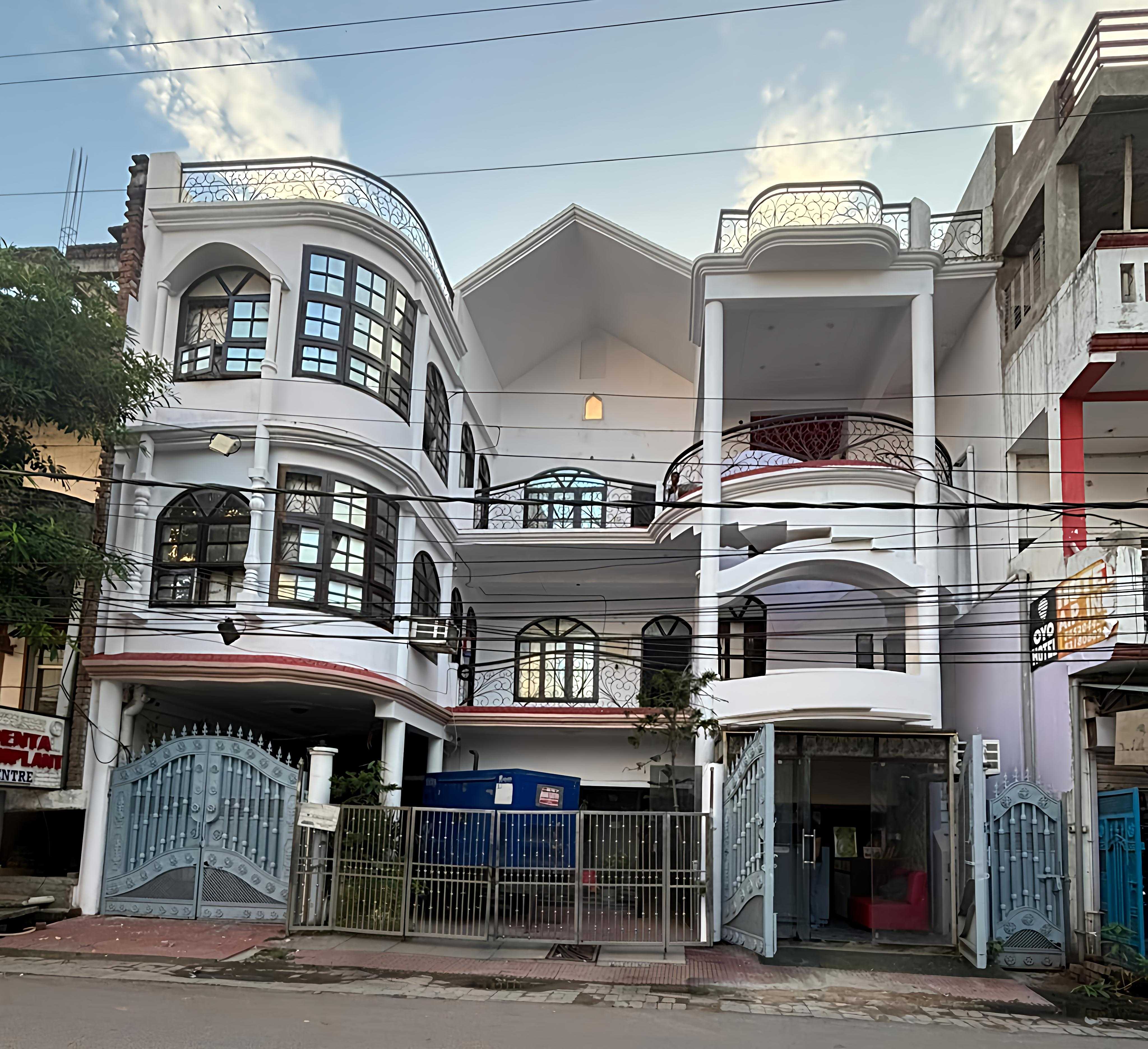 Collection O Surendra Nagar Lucknow Formerly APM Inn - Tap to explore photos